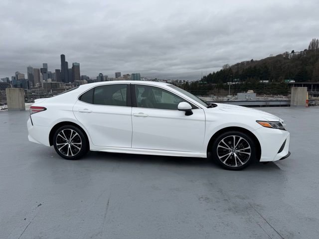 Used 2018 Toyota Camry SE image 4