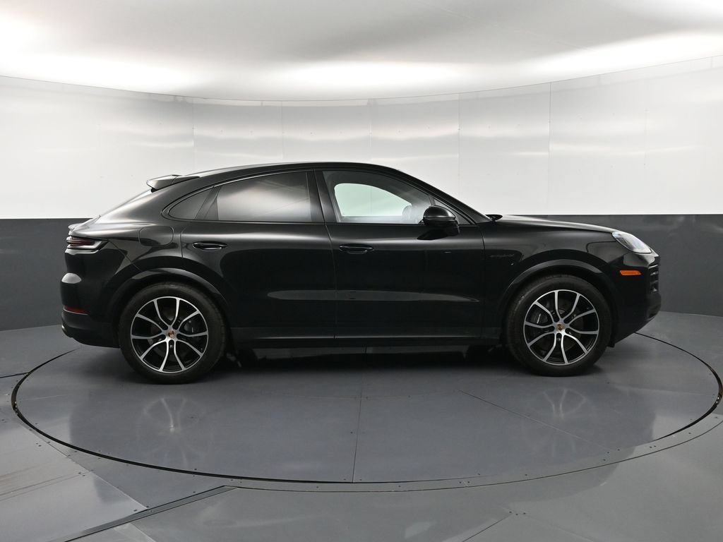 Certified 2025 Porsche Cayenne E-Hybrid Coupe AWD/4WD image 9