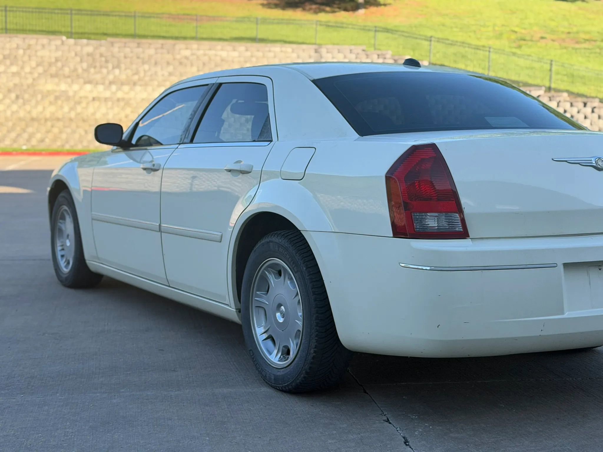 Used 2006 Chrysler 300 Touring RWD image 5