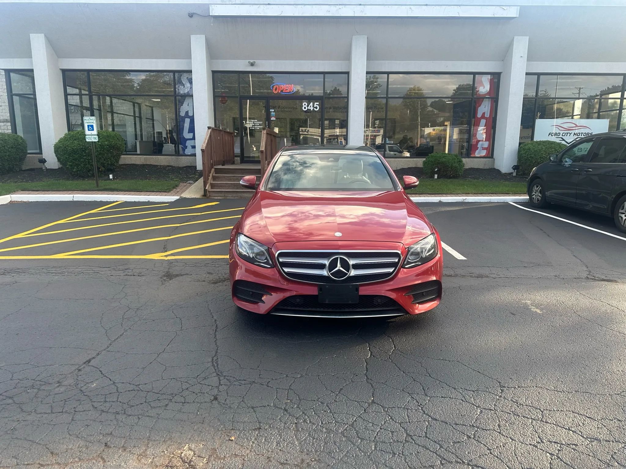 Used 2017 Mercedes-Benz E 300 4MATIC image 2