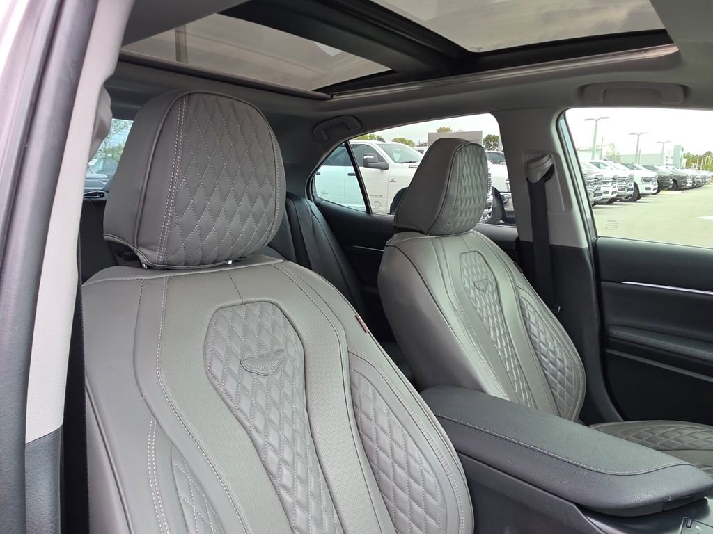 Used 2020 Toyota Camry XSE FWD image 11