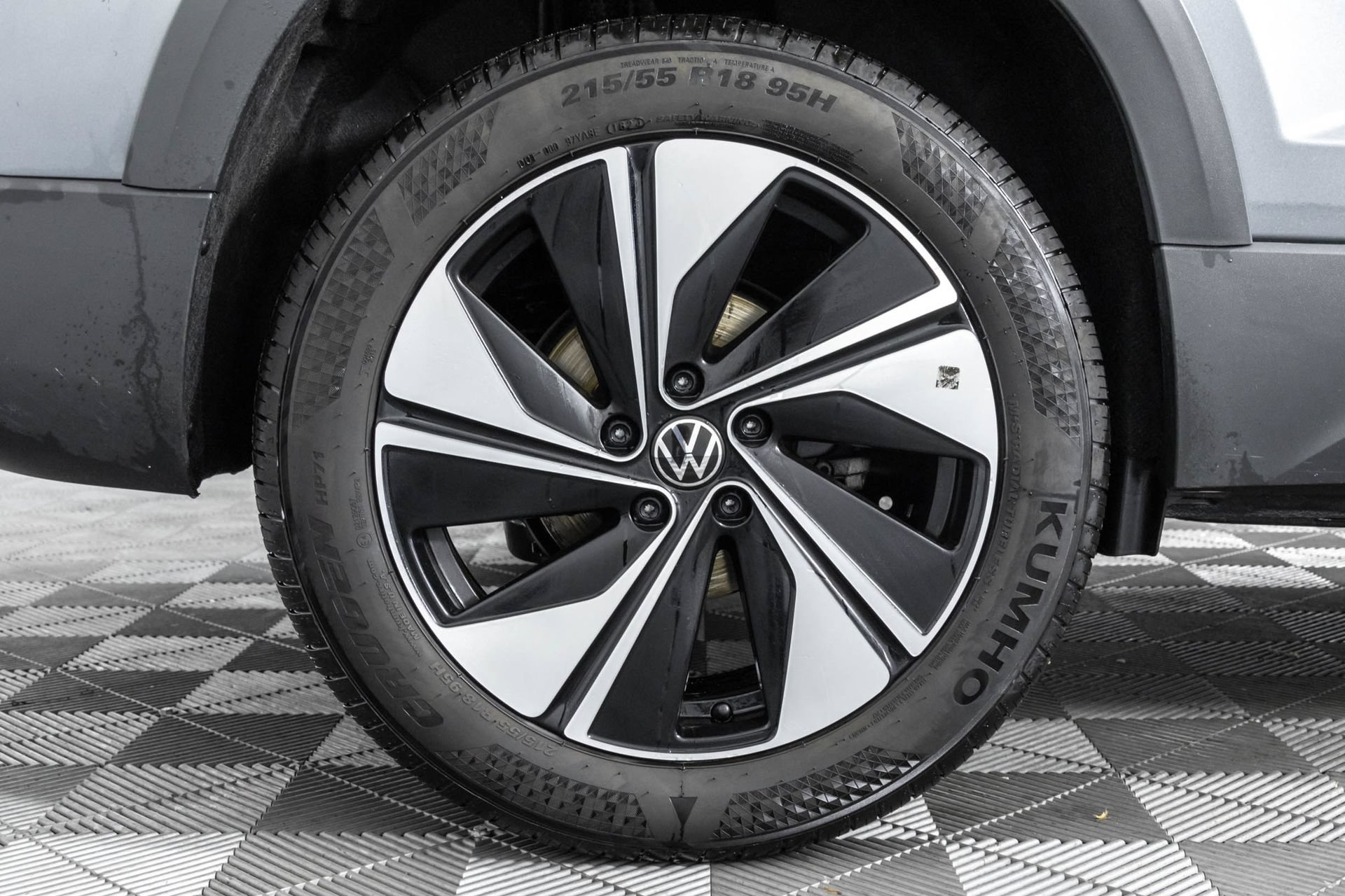 Used 2024 Volkswagen Taos SE w/ Panoramic Sunroof Package AWD/4WD image 45