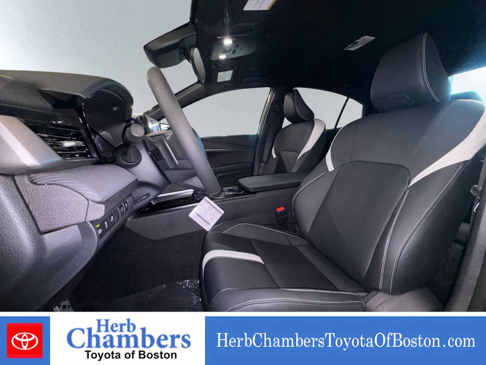Used 2026 Toyota Camry SE FWD image 7