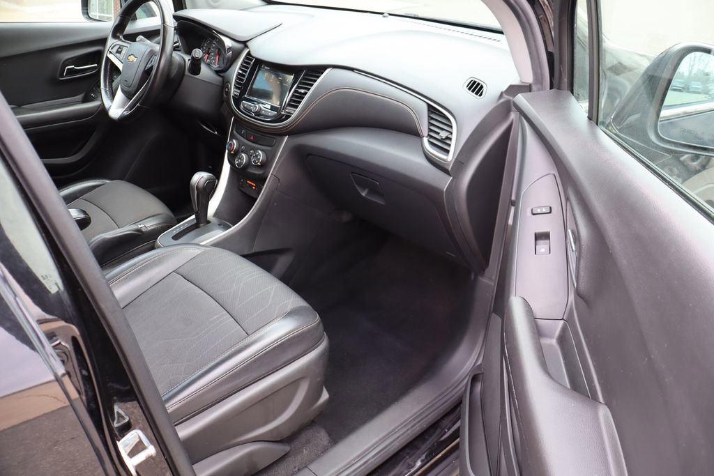 Used 2019 Chevrolet Trax LT w/ LT Convenience Package image 39