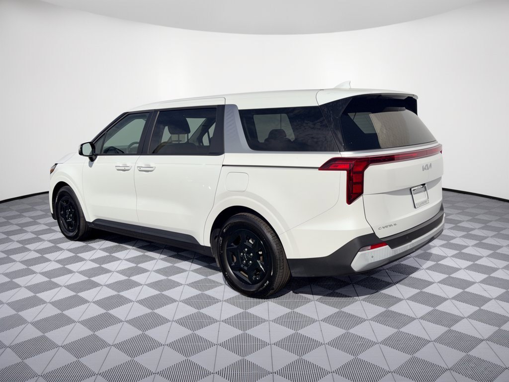 Used 2026 Kia Carnival FWD image 3