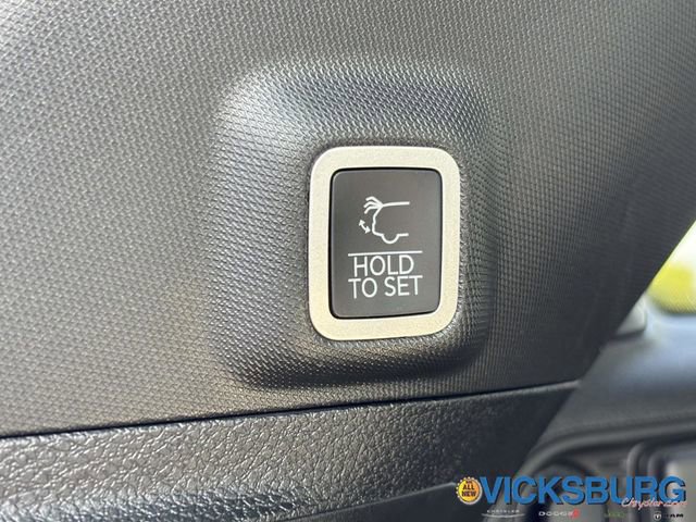 New 2025 Jeep Grand Cherokee Laredo w/ Luxury Tech Group I image 24