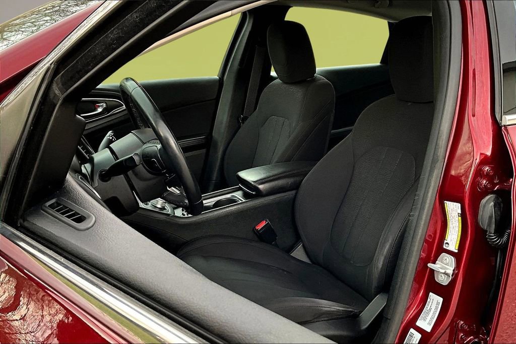 Used 2015 Chrysler 200 Limited w/ Convenience Group image 19