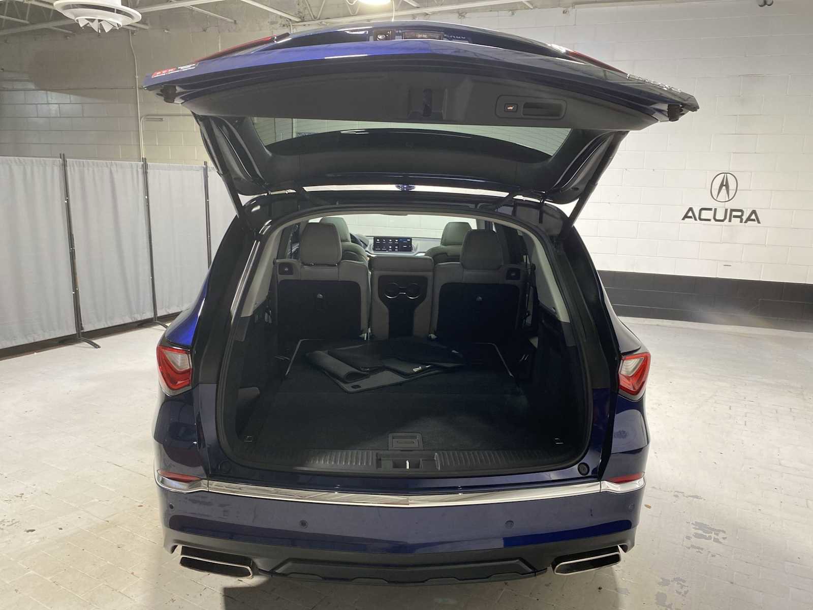 Used 2023 Acura MDX SH-AWD w/ Technology Package image 19