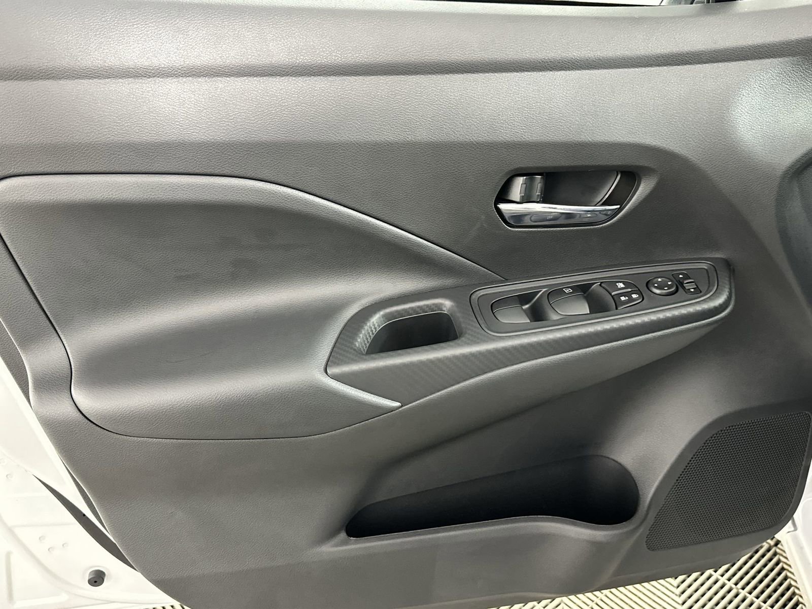 New 2025 Nissan Versa SV w/ Trunk Package FWD image 29