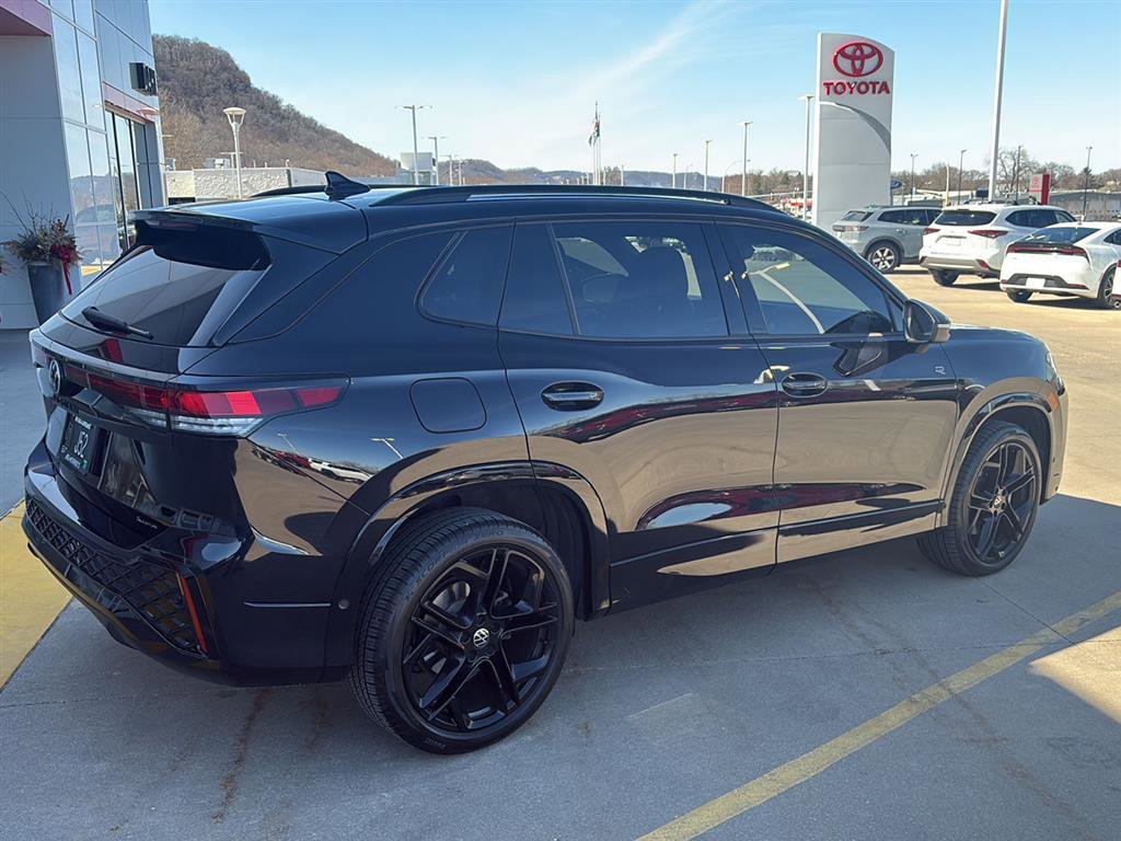 Used 2025 Volkswagen Tiguan SE R-Line image 20