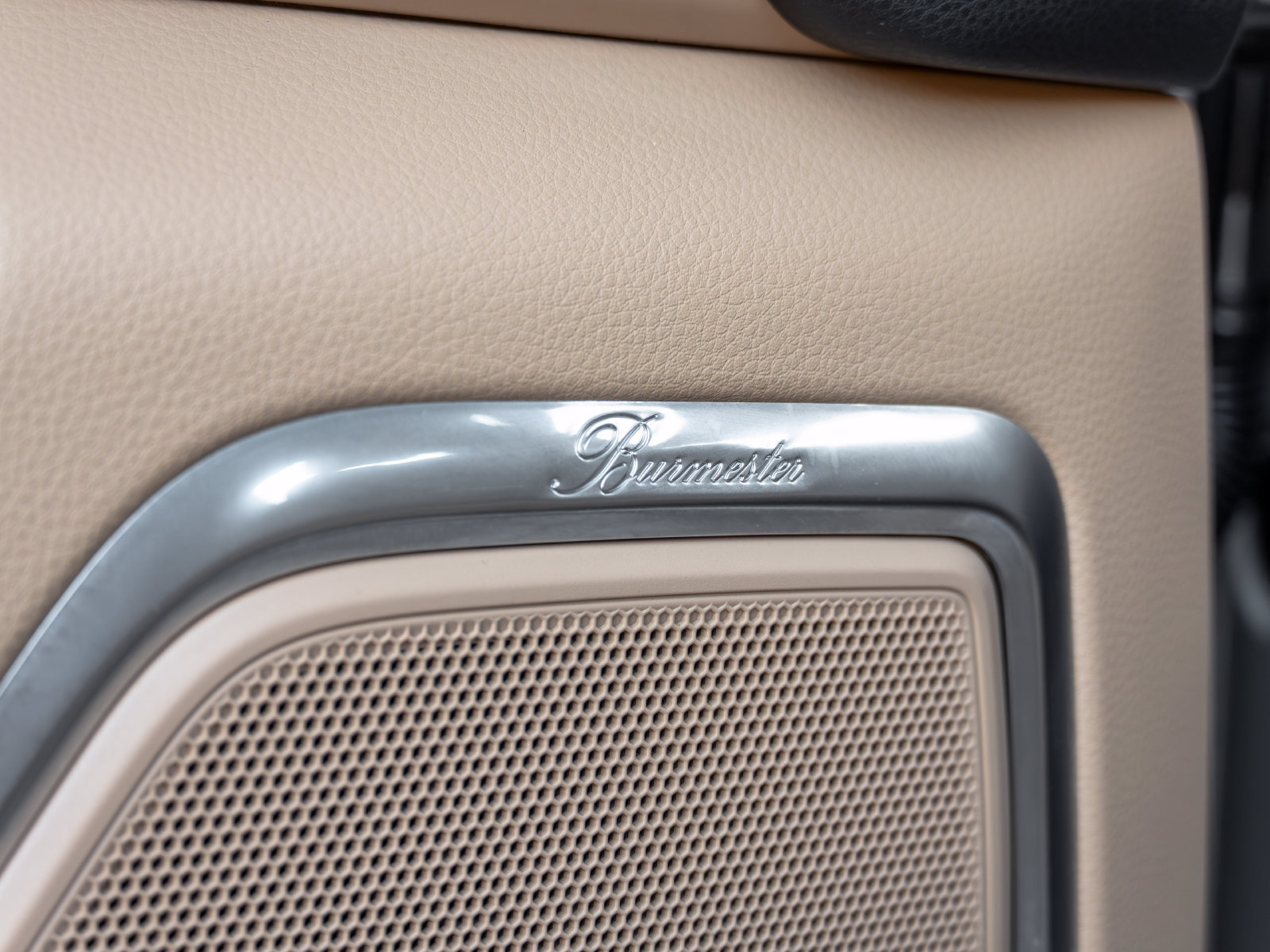 Certified 2023 Porsche Macan S AWD/4WD image 24