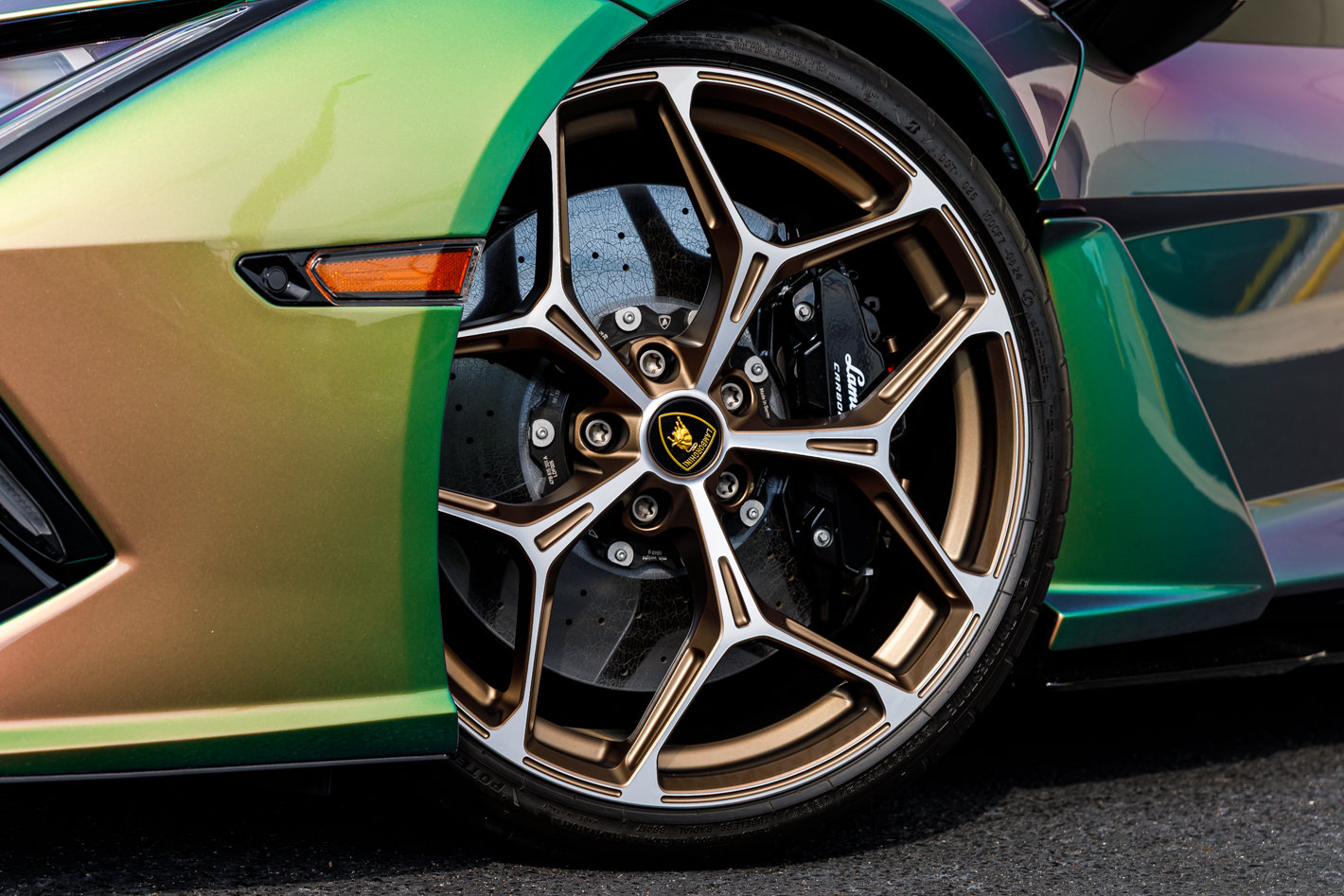 Used 2024 Lamborghini Revuelto AWD/4WD image 14