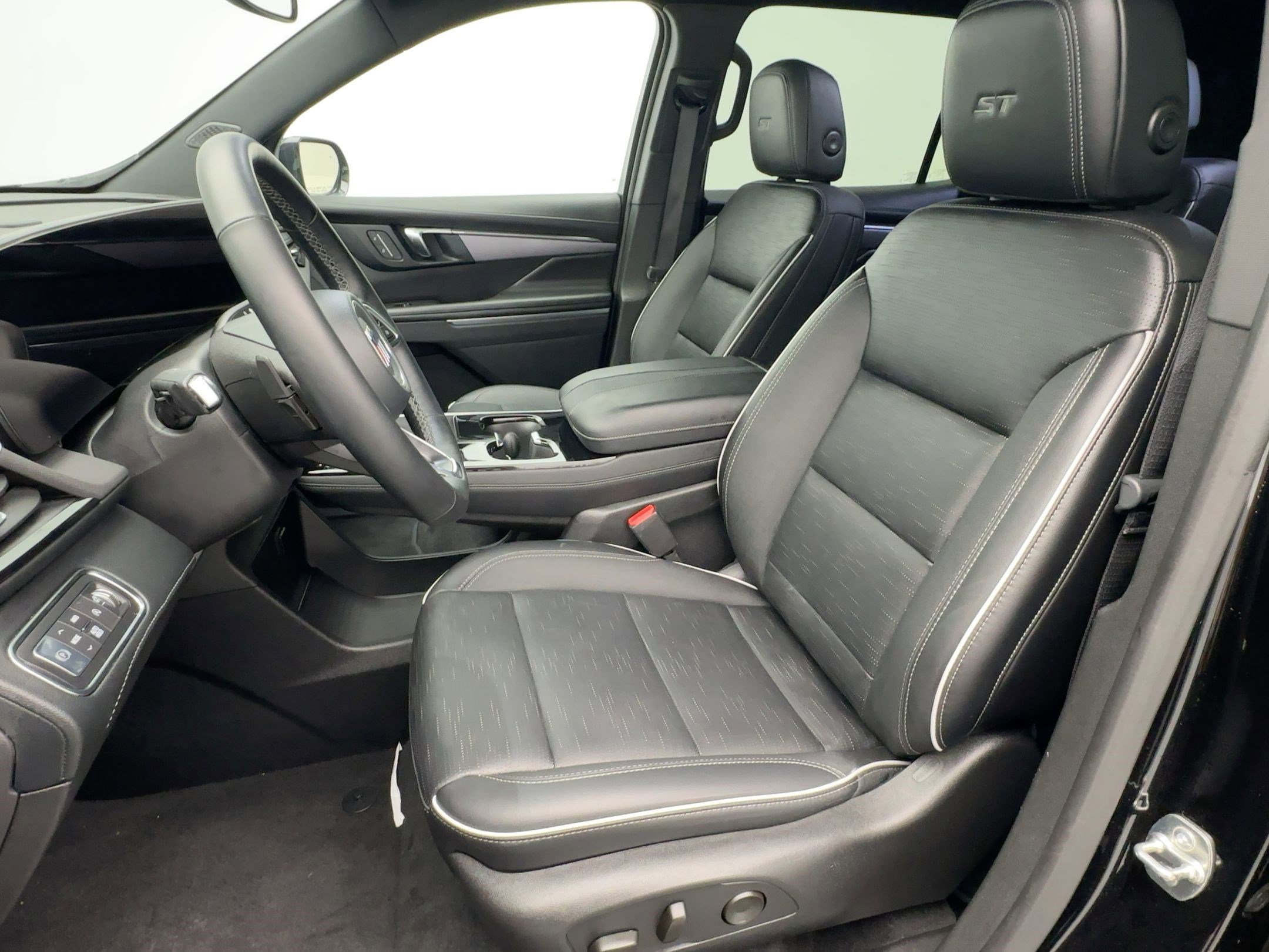 Used 2025 Buick Enclave Sport Touring image 5