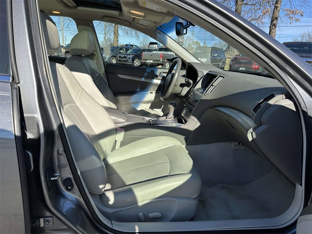Used 2013 INFINITI G37 Journey w/ Premium Pkg image 12
