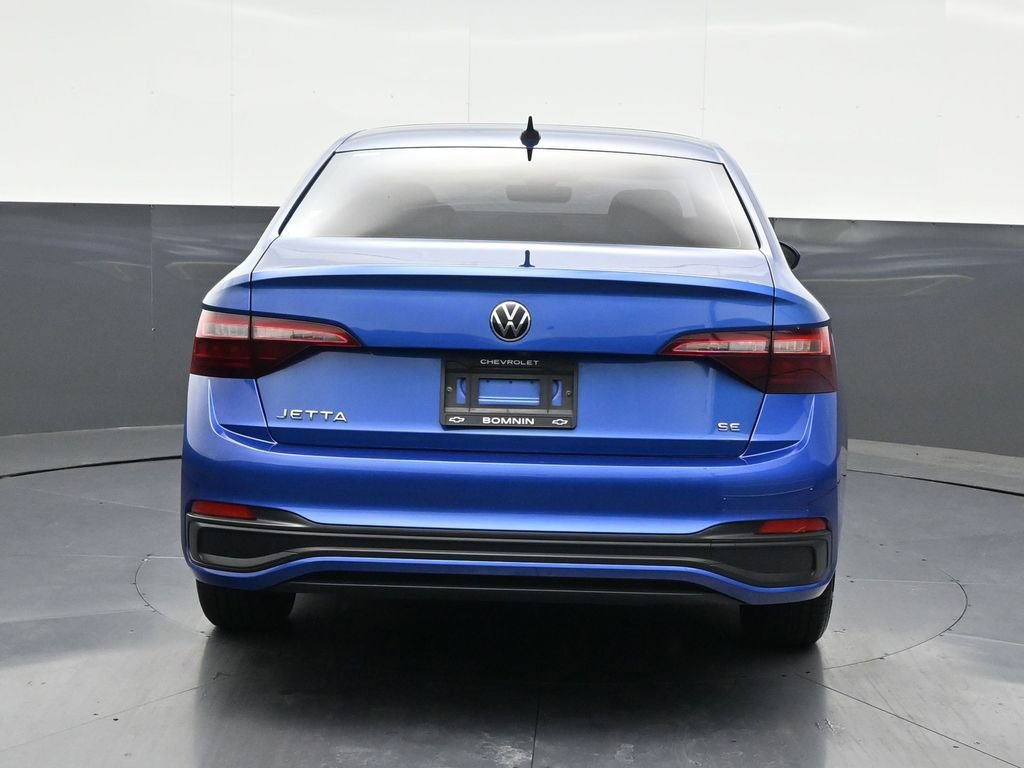 Used 2022 Volkswagen Jetta SE FWD image 4
