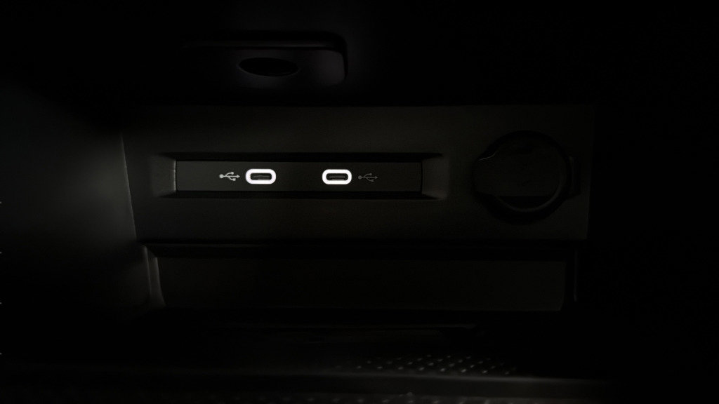 Used 2025 Volkswagen Taos SE image 27