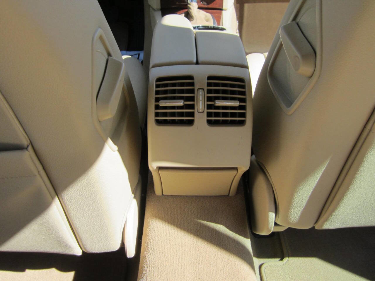 Used 2008 Mercedes-Benz C 300 Luxury image 16