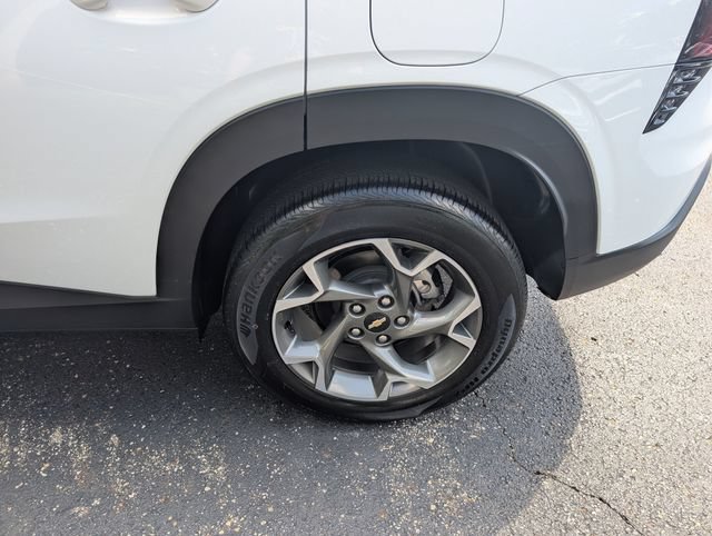 Used 2025 Chevrolet Trax LT w/ LT Convenience Package FWD image 18