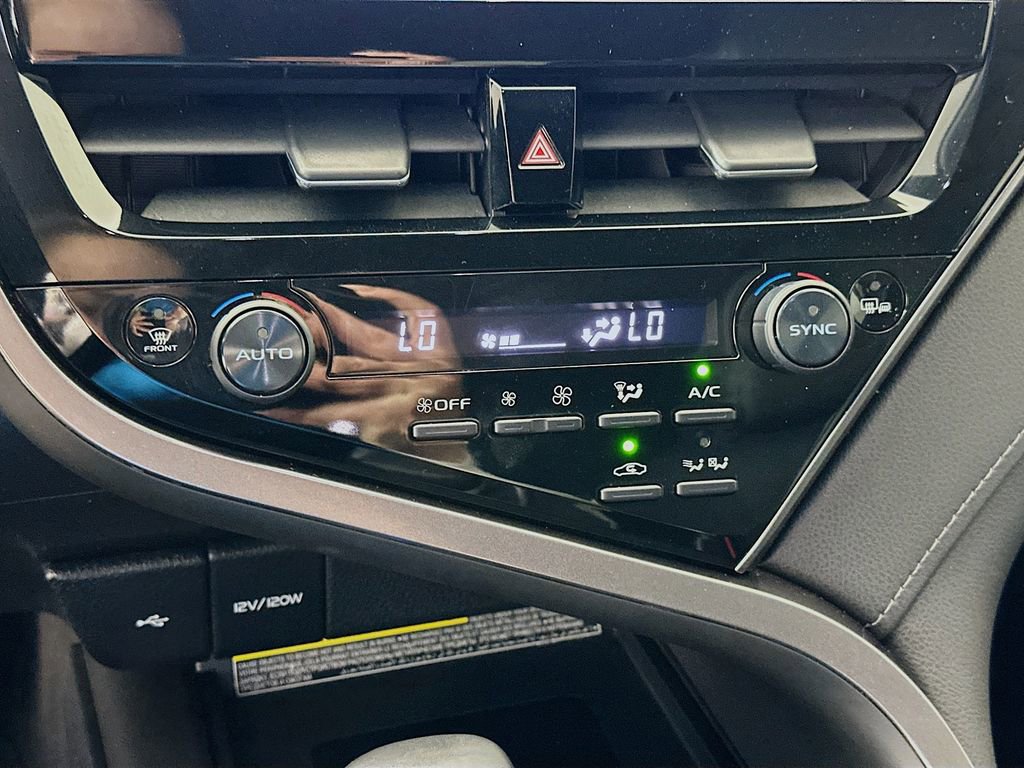 Used 2021 Toyota Camry XLE FWD image 15