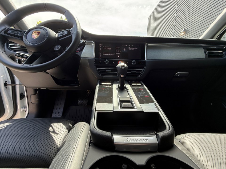 Certified 2026 Porsche Macan Turbo AWD/4WD image 16