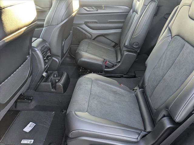 New 2025 Jeep Grand Cherokee L Laredo image 15