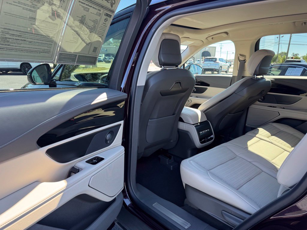 Used 2025 Lincoln Nautilus Reserve w/ Jet Appearance Package AWD/4WD image 39