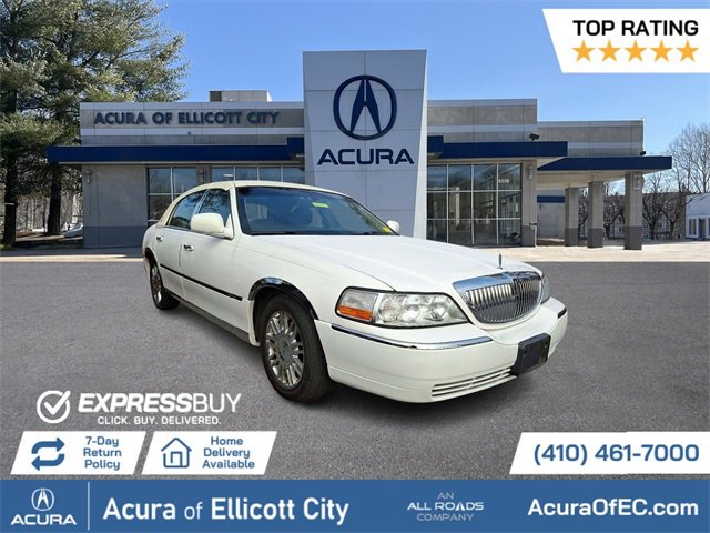 Used 2010 Lincoln Town Car Signature Limited image 1