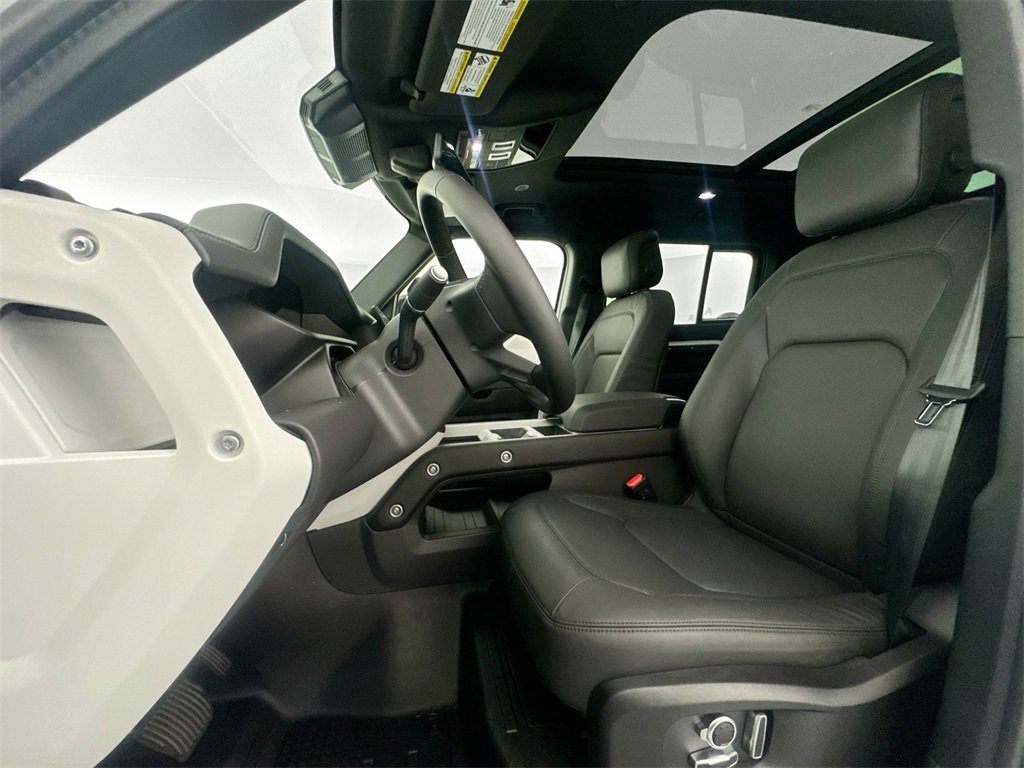 New 2026 Land Rover Defender 130 X-Dynamic SE image 20