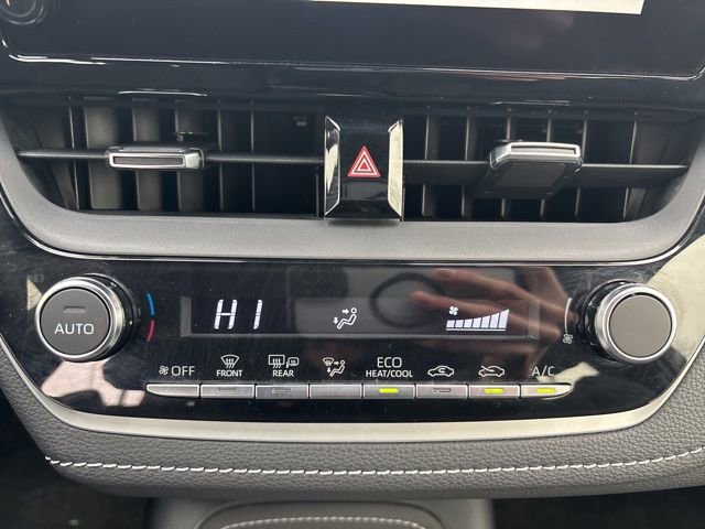 Certified 2025 Toyota Corolla SE image 30
