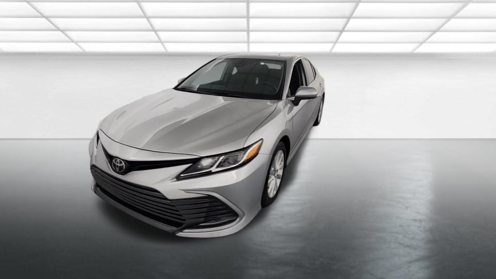 Used 2022 Toyota Camry LE FWD image 2