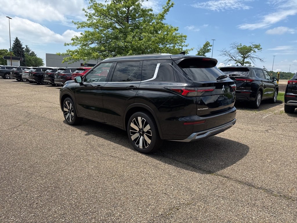 New 2025 Mitsubishi Outlander SEL image 8