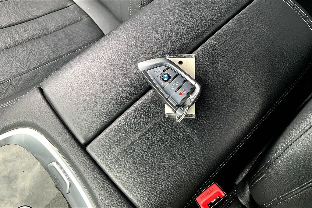 Used 2022 BMW 740i w/ M Sport Package image 12