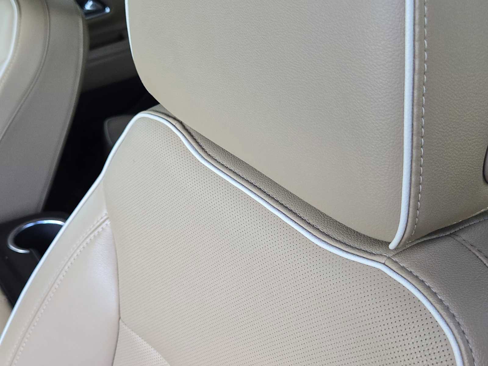 Used 2021 Chevrolet Suburban Premier image 16