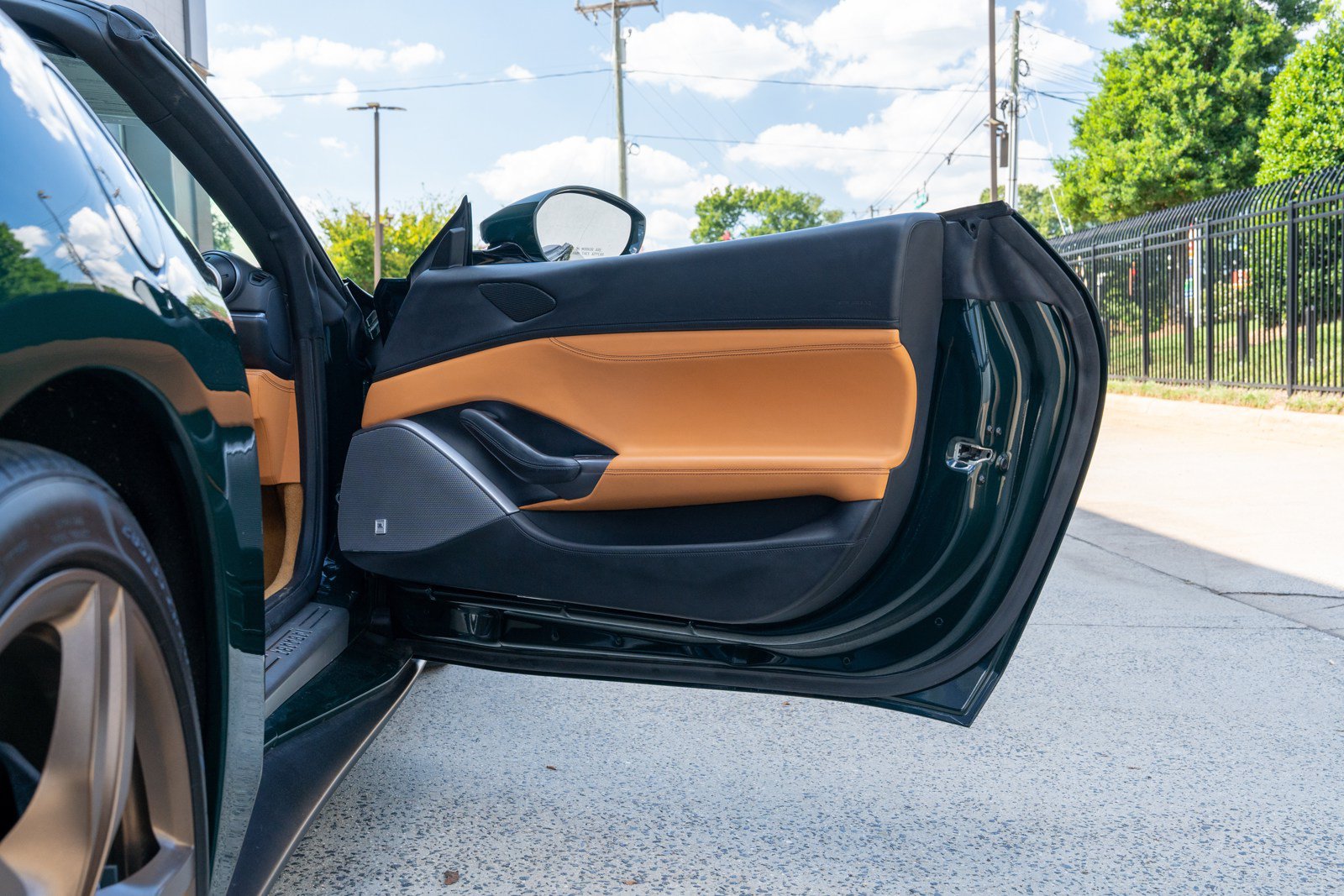 Used 2019 Ferrari Portofino RWD image 47