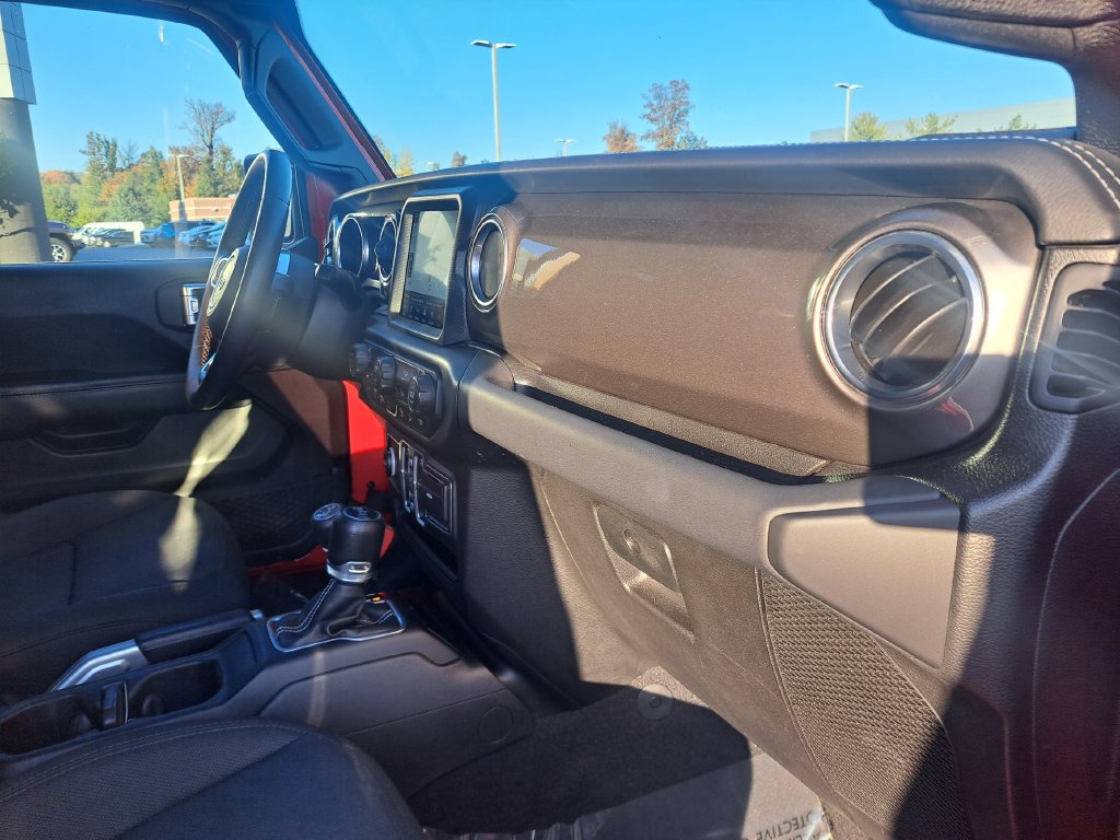Used 2018 Jeep Wrangler Unlimited Sahara AWD/4WD image 31