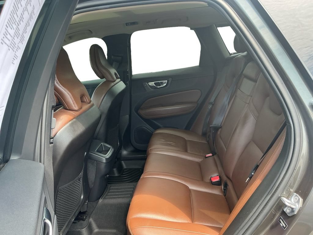 Used 2019 Volvo XC60 T5 Momentum w/ Multimedia Package FWD image 21