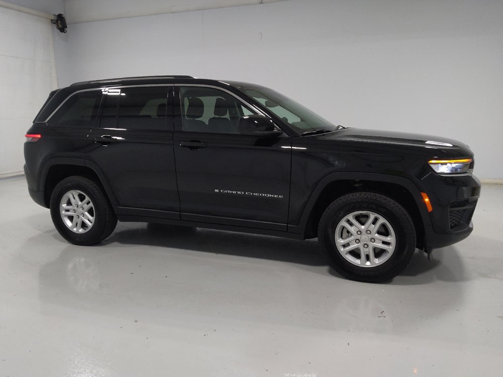 Used 2023 Jeep Grand Cherokee Laredo w/ Luxury Tech Group I AWD/4WD image 11