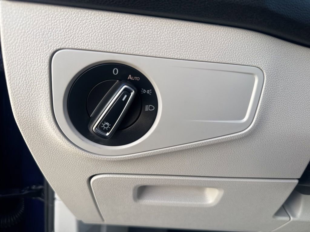 Used 2022 Volkswagen Tiguan SE image 10