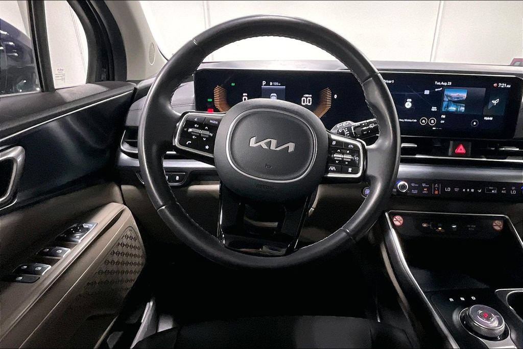 Used 2026 Kia Carnival LXS FWD image 6
