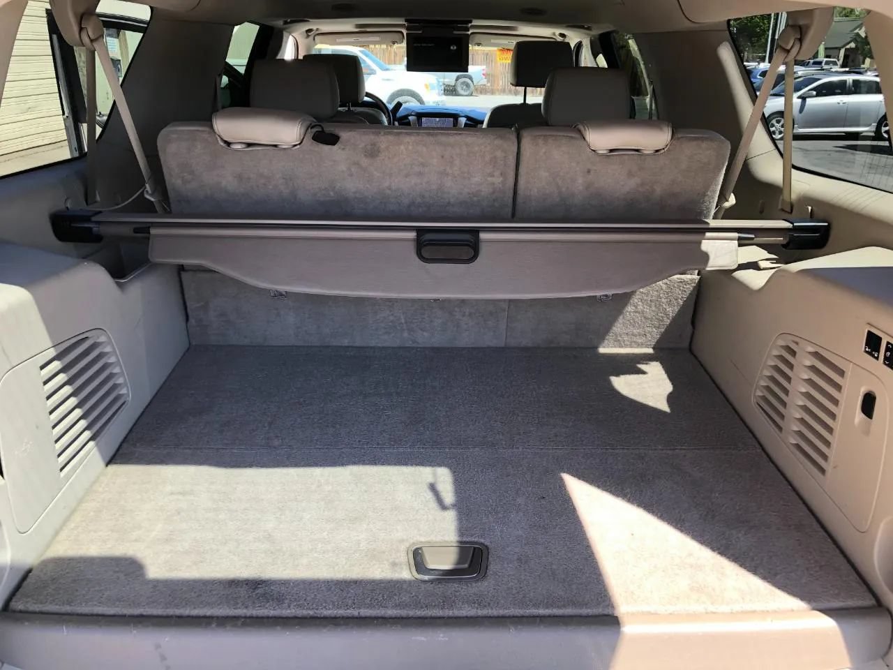 Used 2015 GMC Yukon XL Denali w/ Touring Package AWD/4WD image 43