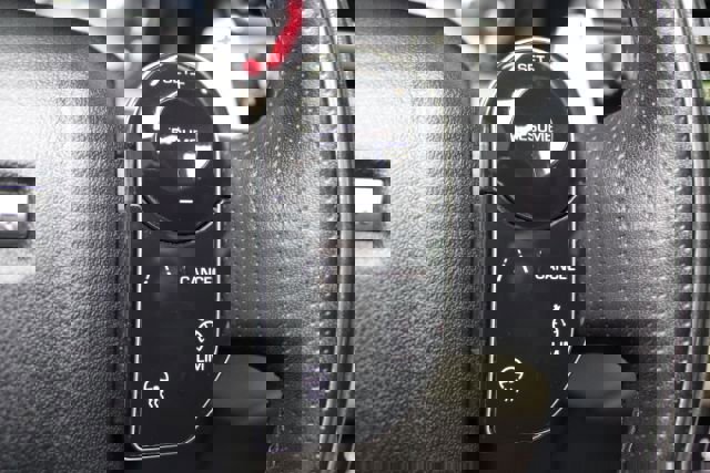 Used 2019 Land Rover Range Rover Velar R-Dynamic SE image 22