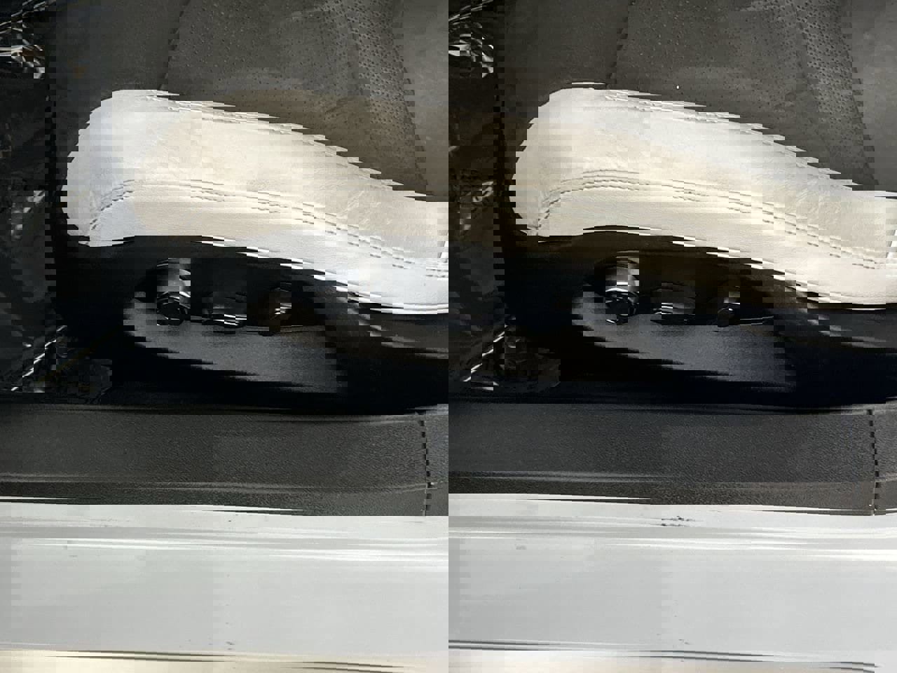 Used 2020 Chevrolet Corvette Stingray Premium Cpe w/ 3LT Preferred Equipment Group image 19