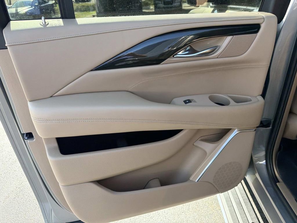 Used 2019 Cadillac Escalade ESV Platinum AWD/4WD image 14