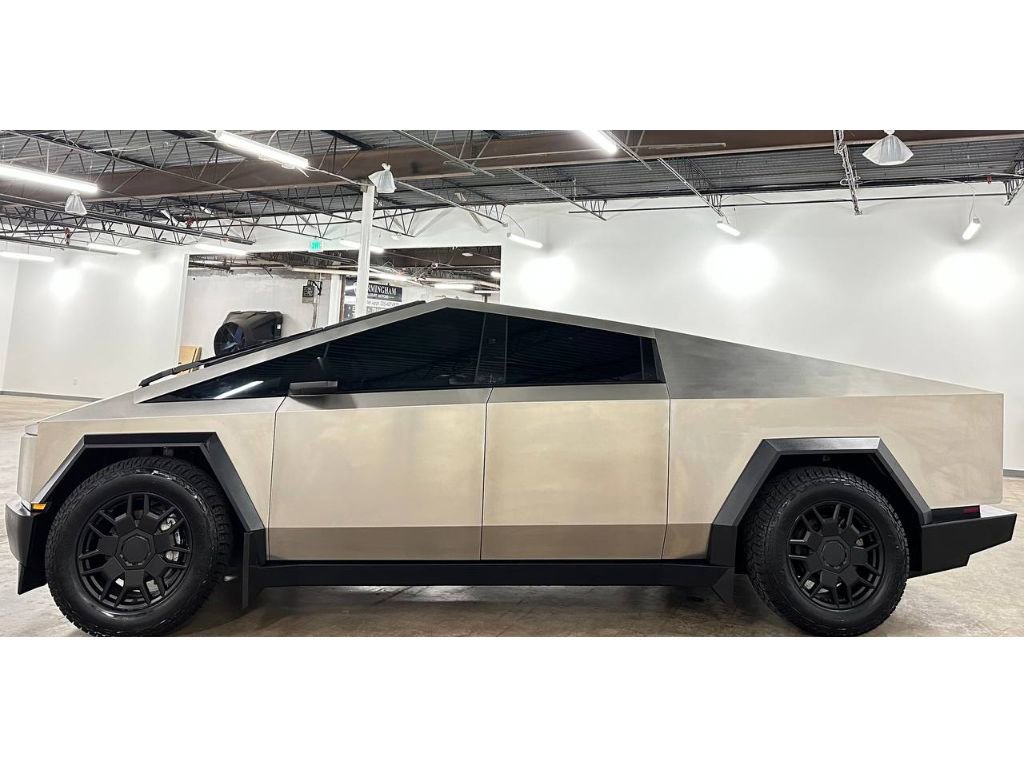Used 2024 Tesla Cybertruck AWD Crew Cab image 8