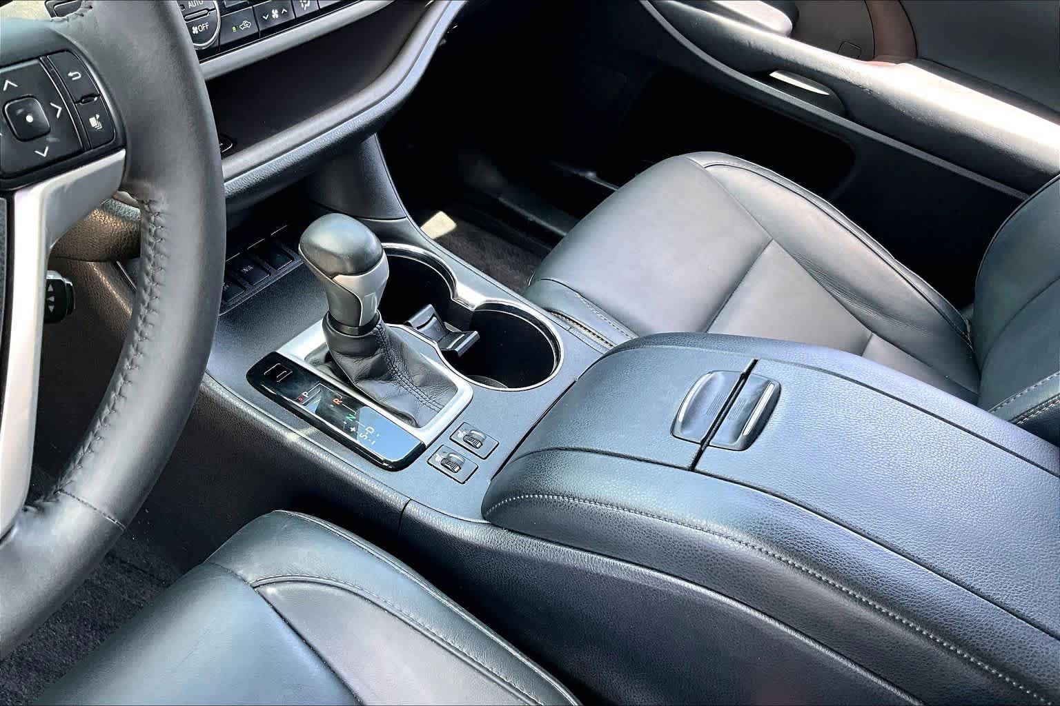 Used 2015 Toyota Highlander XLE FWD image 15