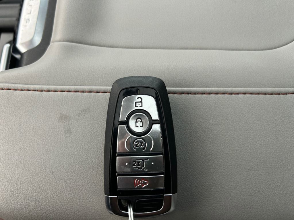 Used 2025 Ford Expedition Active image 33