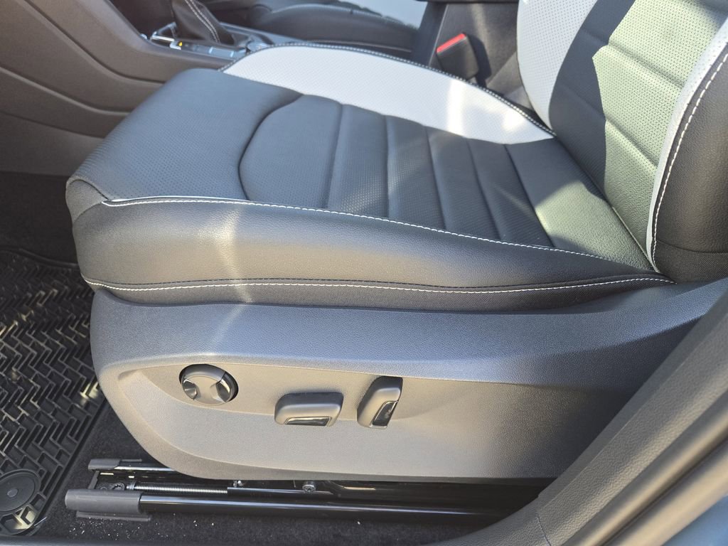 New 2026 Volkswagen Taos SEL AWD/4WD image 19