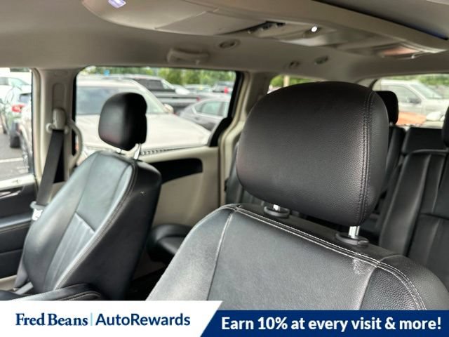 Used 2013 Chrysler Town & Country Touring FWD image 7