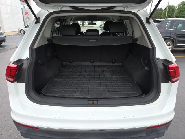 Used 2018 Volkswagen Tiguan SE AWD/4WD image 24