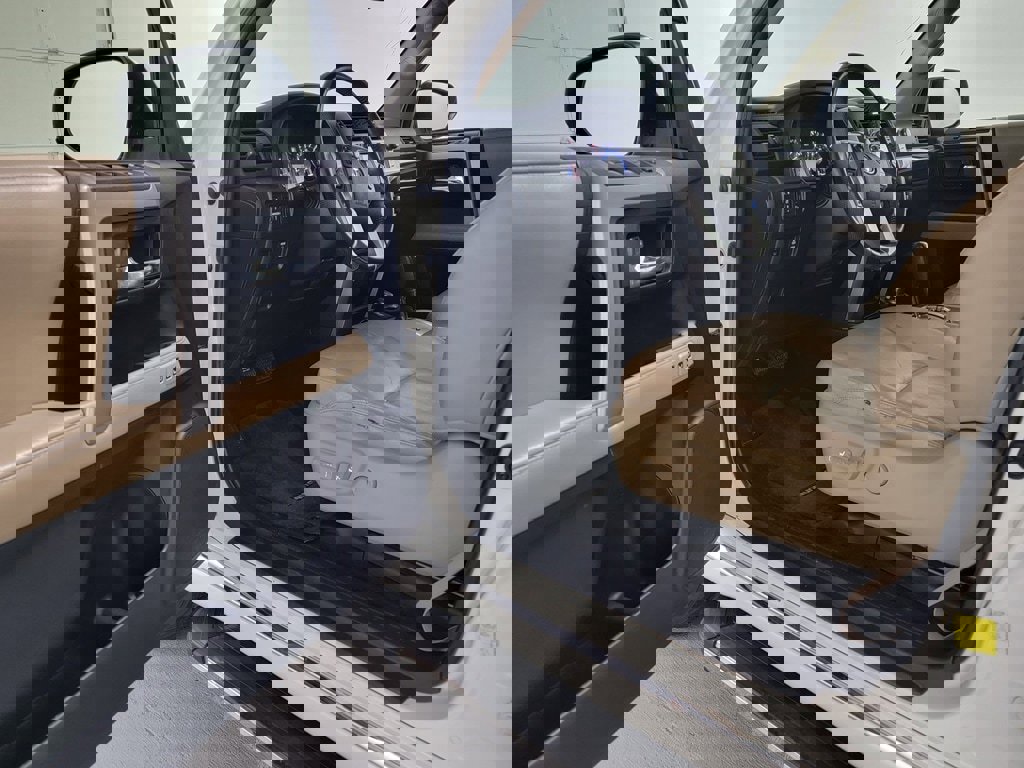 Used 2014 Toyota 4Runner Limited image 13